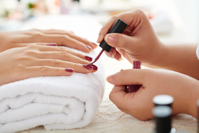 Un institut de beauté pour pose de vernis permanent 